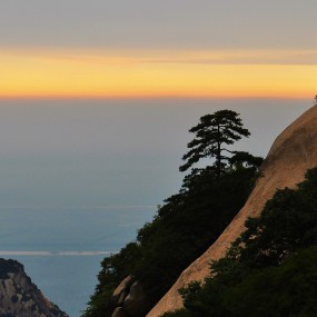 【西岳峰峻】