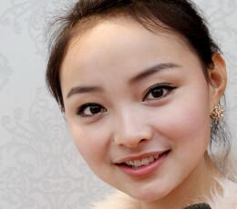 婚博会的美女主持