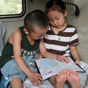 七月采风季之十六 火车上的小孩子