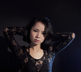 一组暗调人像棚拍