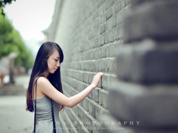 跟着城墙走（人像）