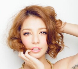 小卷发妆面拍摄