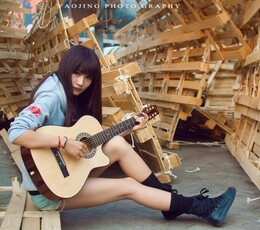 流浪歌手的琴声