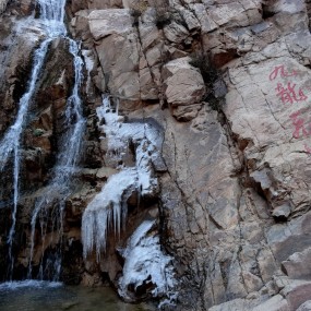 山野冰寒处  遍地琼瑶时