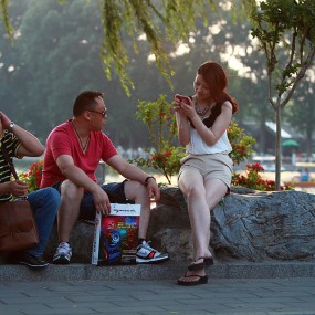 来，给你拍一张。