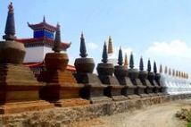 瓦切经幡群