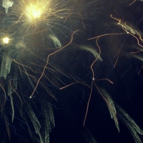 ~~~~~~~~生命如同烟火~暝灭只是瞬间~~~