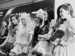 索尼新款尔发99发布会及模特