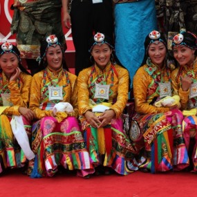 青海藏族歌舞亮相文博会