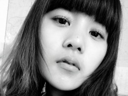 短发后看着照片中的人貌似不像原来的自己，新发型新开始。