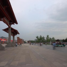 怀揣广眼信步走  长安美景看不够