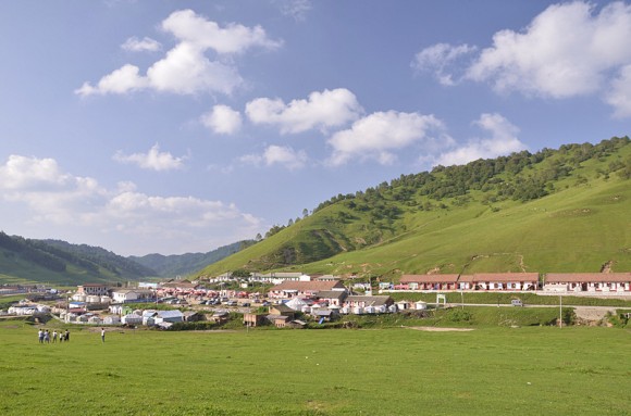 避暑好去处—美丽的关山草原