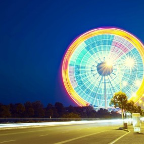 夜拍七彩摩天轮