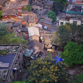 藏在浮华下的生活