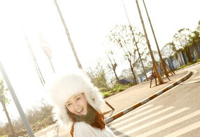 逆光下把人拍的更白了