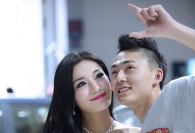 2011国际车展 美女如云 那是相当的热啊！