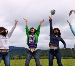 香格里拉大草原上的可爱mm