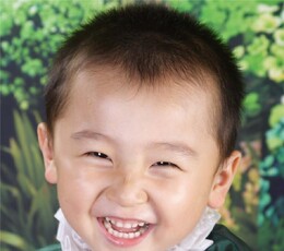 发自内心地笑吧