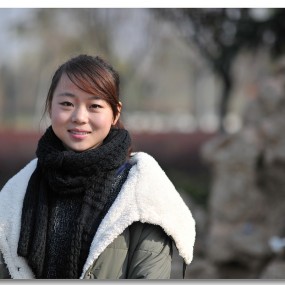 休闲广场外拍美女