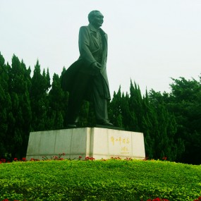 小平铜像—深圳莲花山顶