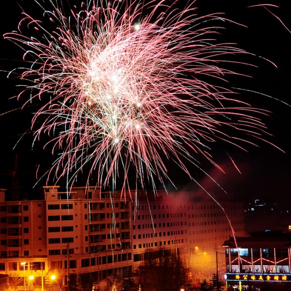 【原创】火树银花映油城