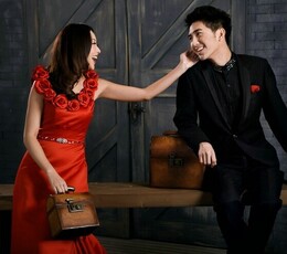 大红大黑，萝莉小姐