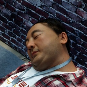 好睡懒觉的同事