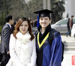 终于拿到硕士学位了。。。