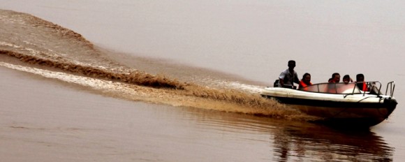 大荔黄河冲浪入云霄