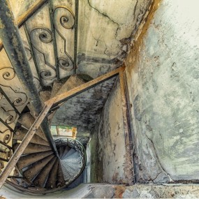 世界上那些绝美的废弃楼梯