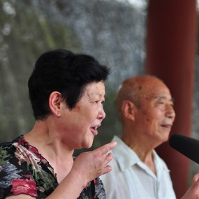 快乐的老人