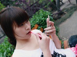 { 无 风 格 人 像 三。}——（第一次真正拍人像，模特是我室友，各位大师轻拍啊。）