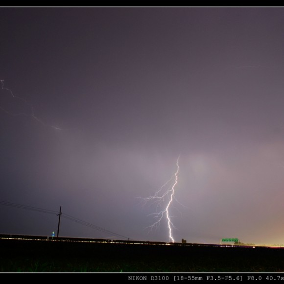 闪电瞬时发光现象