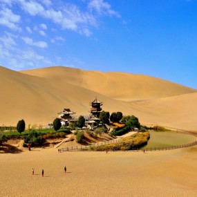 鸣沙山之月牙泉