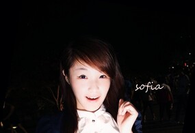 初试人像。单灯，夜景，女友出镜