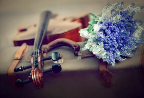 礼堂里的白色婚纱