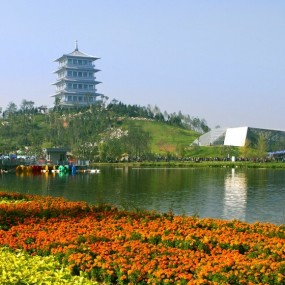 花团碧水拥青塔【世园参赛作品】