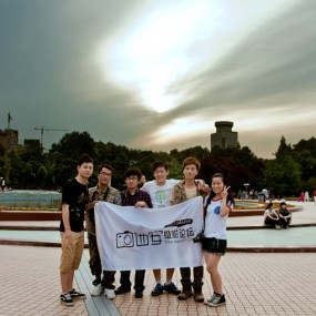 5月31日绵阳人民广场的合影【旗子飘扬】