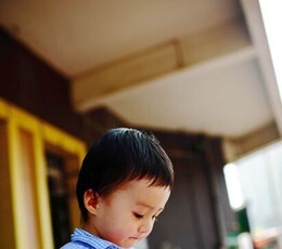 等公交车的孩子