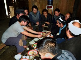 寻访瑶胞深山去，做客瑶寨醺醺归