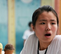 青岛极地海洋世界买冰激凌的MM