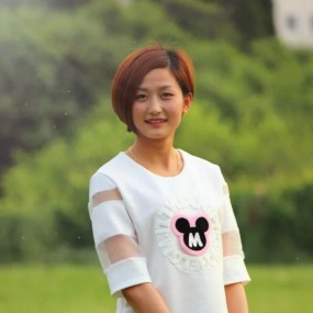 短发美女