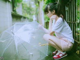 雨渍花落