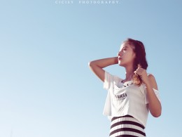 游走在陌生城市的天台。