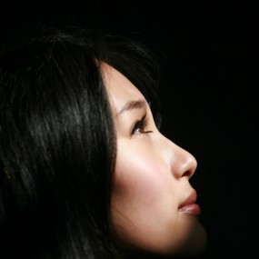 她