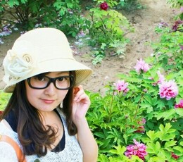 红酥手,黄藤酒.满城春色宫墙柳.