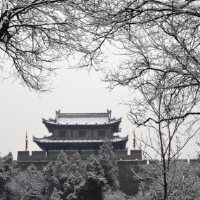 古城的年味(2)--除夕前.瑞雪映古城