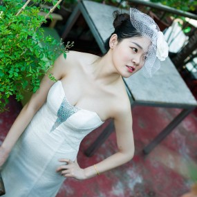 穿婚纱的小妹