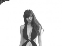 周韦彤推出二本写真集 性感第二篇