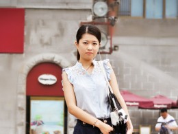 也发俩美女的街拍 凑凑热闹